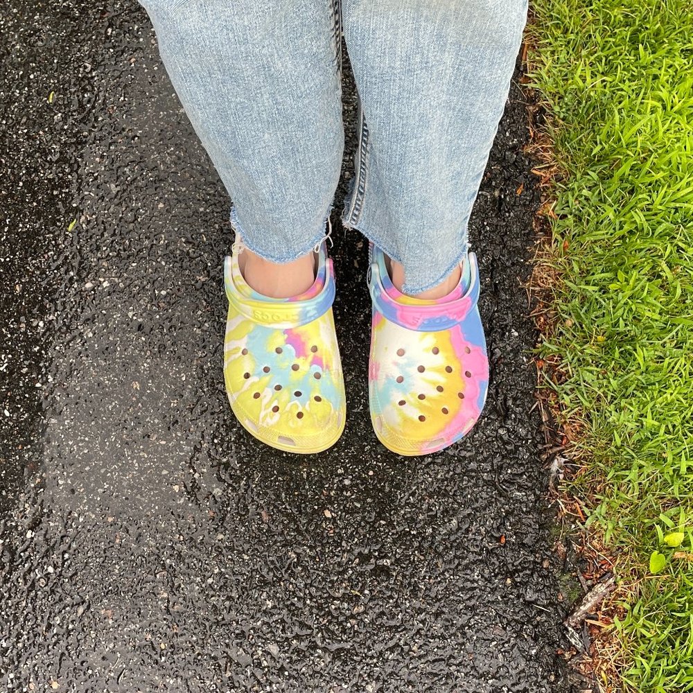 w9 crocs Classic Tie-Dye Graphic Clog
